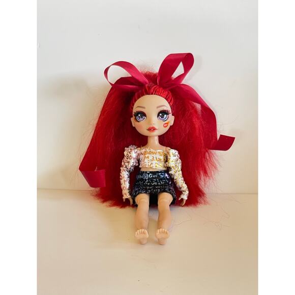 Rainbow High Cheerleader Doll MGA Articulated Red Cheer - Picture 1 of 6
